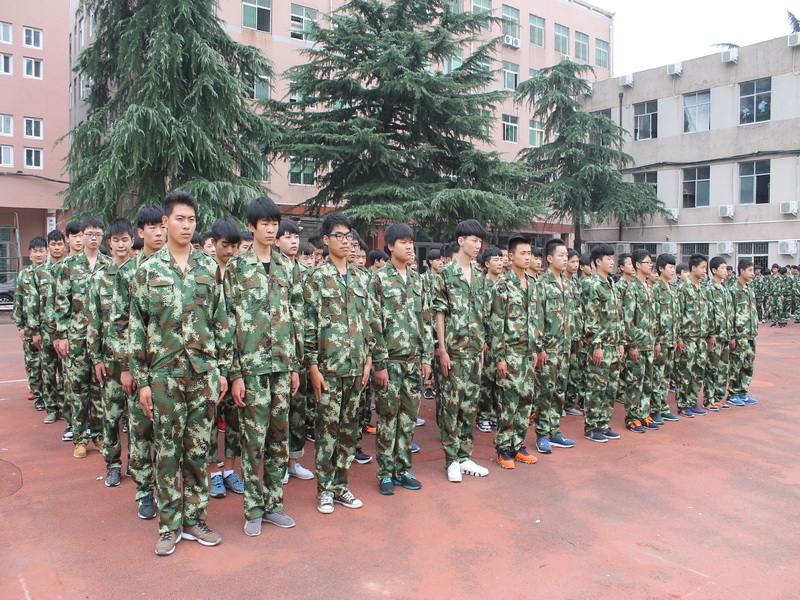南陽工業(yè)學(xué)校2016年新生軍訓(xùn)
