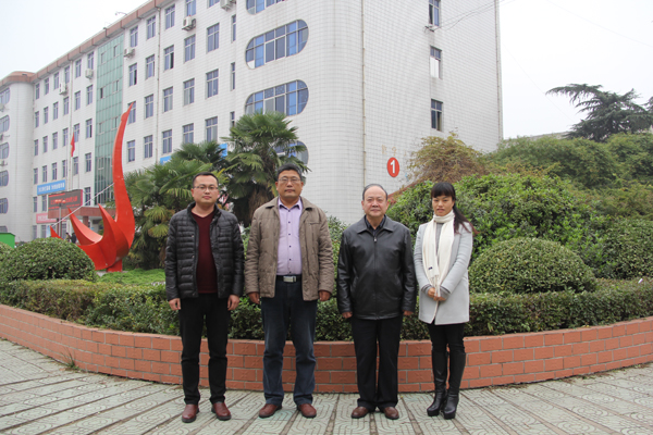 ��ꖹ��I(y��)�W(xu��)У��һ�üo(j��)ίί�T