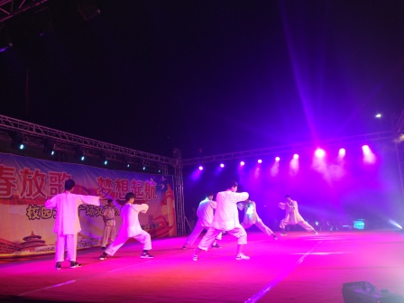 ���(y��ng)���I(y��)�W(xu��)У���(hu��)̫�Oȭ