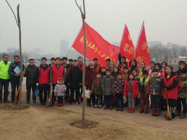 南陽工業(yè)學(xué)校團(tuán)委公益活動