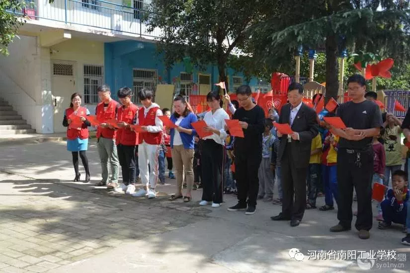 ���(y��ng)���I(y��)�W(xu��)Уֱ�M(j��n)ʮ����С�W(xu��)