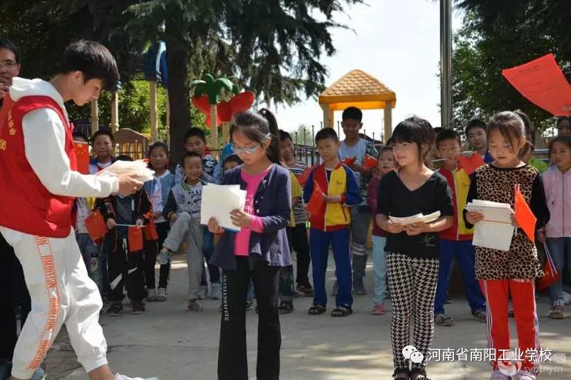 ���(y��ng)���I(y��)�W(xu��)Уֱ�M(j��n)ʮ����С�W(xu��)