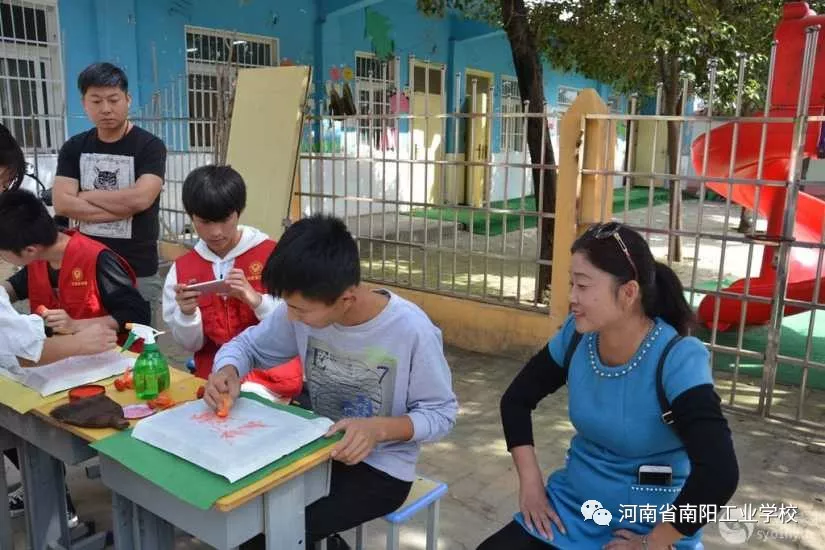 ���(y��ng)���I(y��)�W(xu��)Уֱ�M(j��n)ʮ����С�W(xu��)