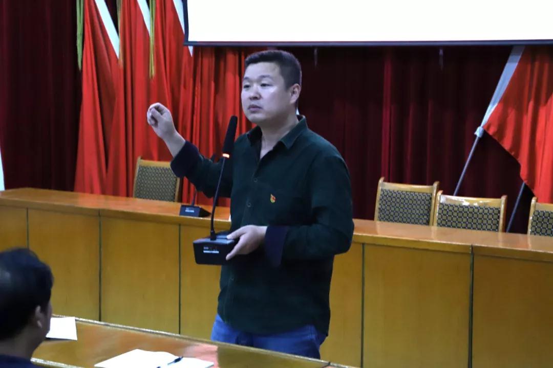 南陽工業(yè)學(xué)校團委淘書記