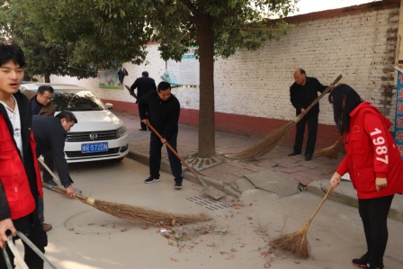 南陽(yáng)工業(yè)學(xué)校青年志愿者