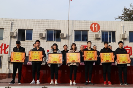 ��ꖹ��I(y��)�W(xu��)У���M(j��n)��λ