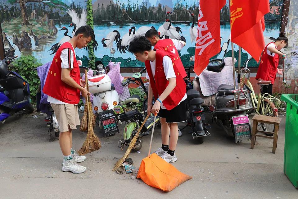 南陽工業(yè)學(xué)校志愿者