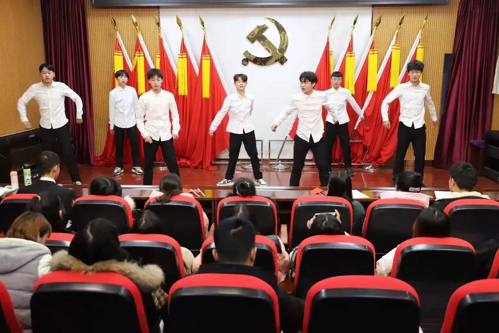 ���(y��ng)���I(y��)�W(xu��)У