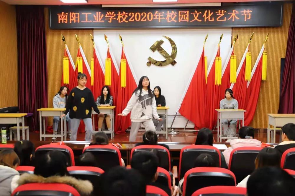 ���(y��ng)���I(y��)�W(xu��)У��ˇ