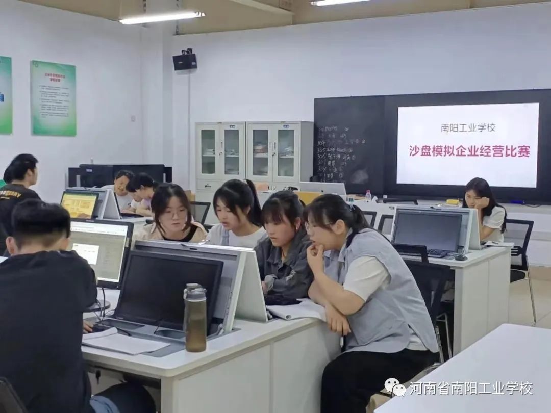 經(jīng)管系學(xué)生校內(nèi)競(jìng)賽照片